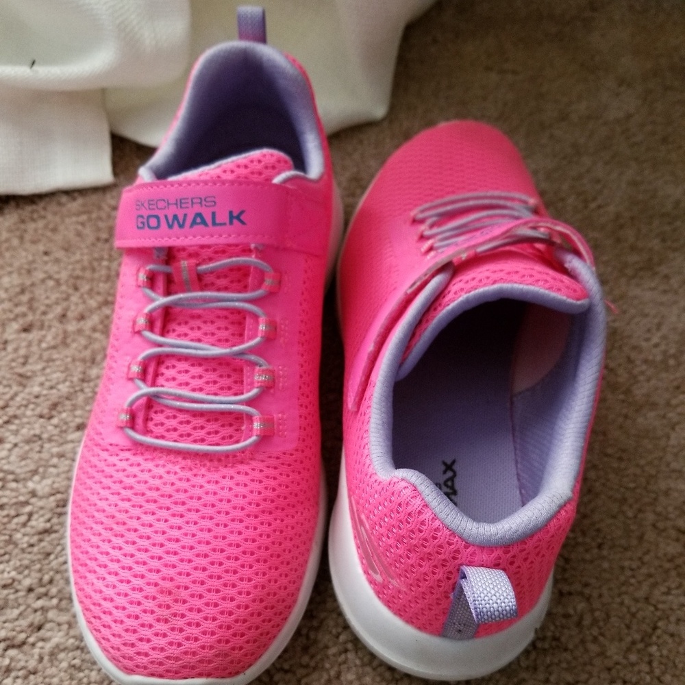 Sketchers go walk big girls sneakers